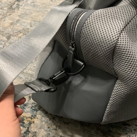 Mesh Duffel Bag Gym Travel Carry On Shoulder Bag Gray Sport Zipper - Picture 3 of 4